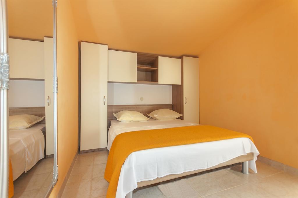 Apartments Luca Rogoznica  Bagian luar foto